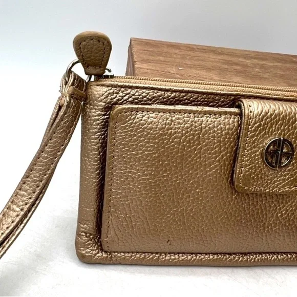 Giani Bernini Metallic Gold Genuine Leather Zip Pocketed Clutch Wristlet Wallet - Picture 4 of 15
